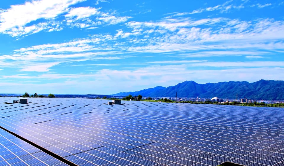 企業の脱炭素化のカギ太陽光発電