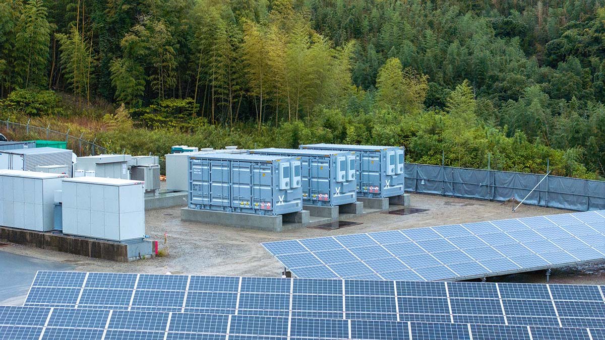 太陽光パネルと蓄電池