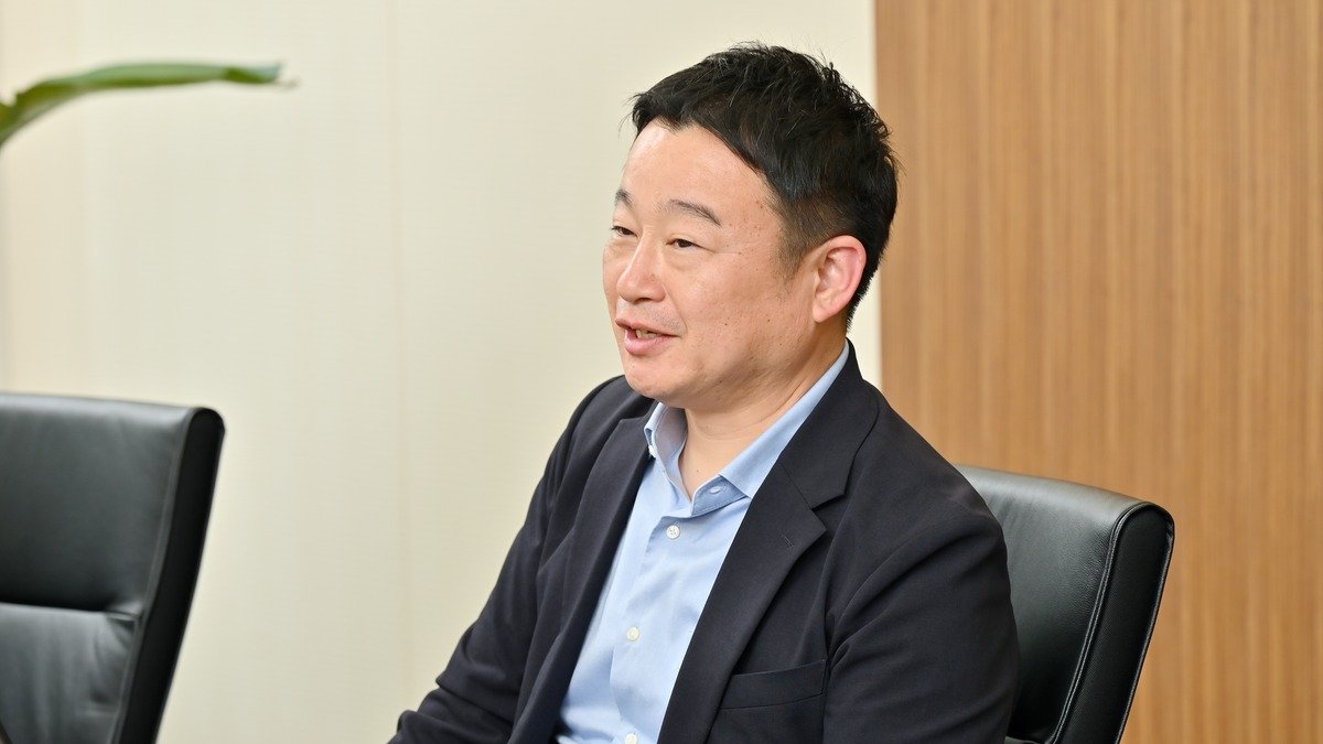 SMFL上田が話す様子
