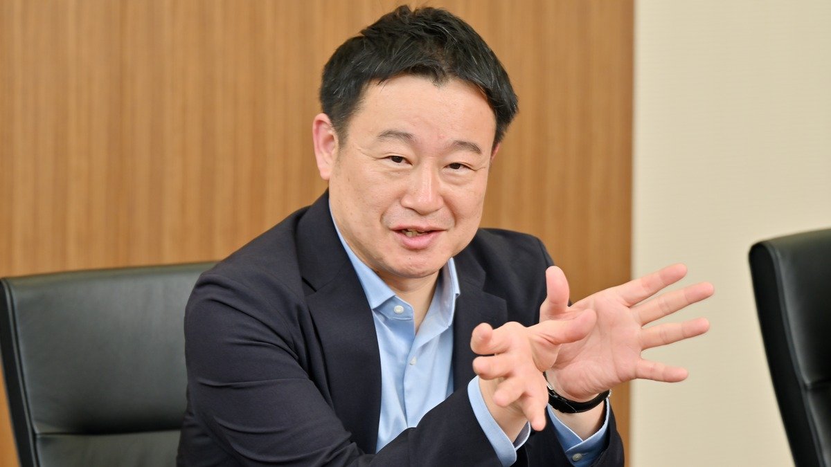 SMFL上田が話す様子